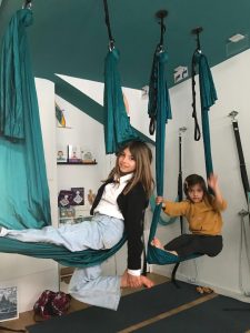 yoga aérien-enfants-lindaetyogito-adolescents